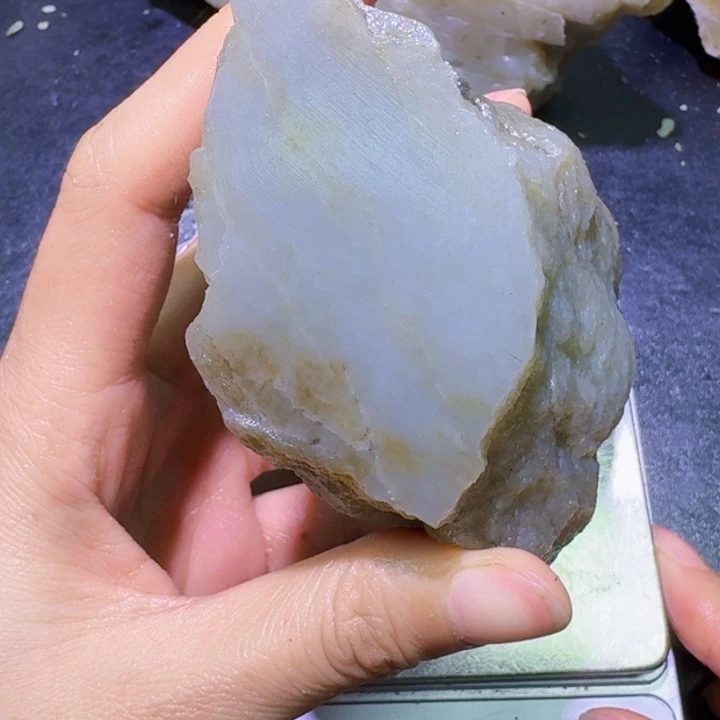未镶嵌和田玉（糖玉）珠宝半成品