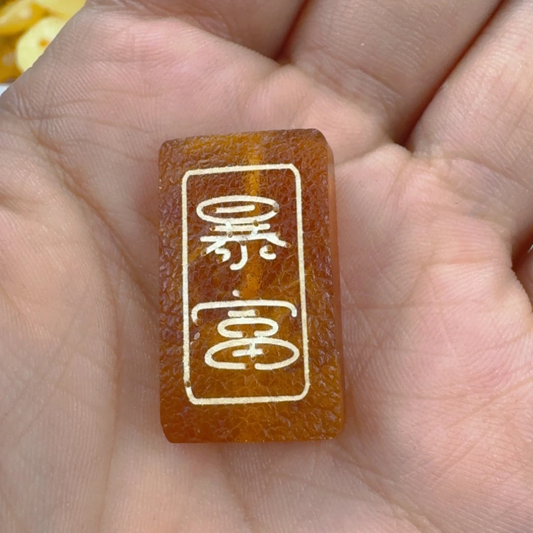 裸石蜜蜡未镶嵌全品 27.4×15.9×7.7mm