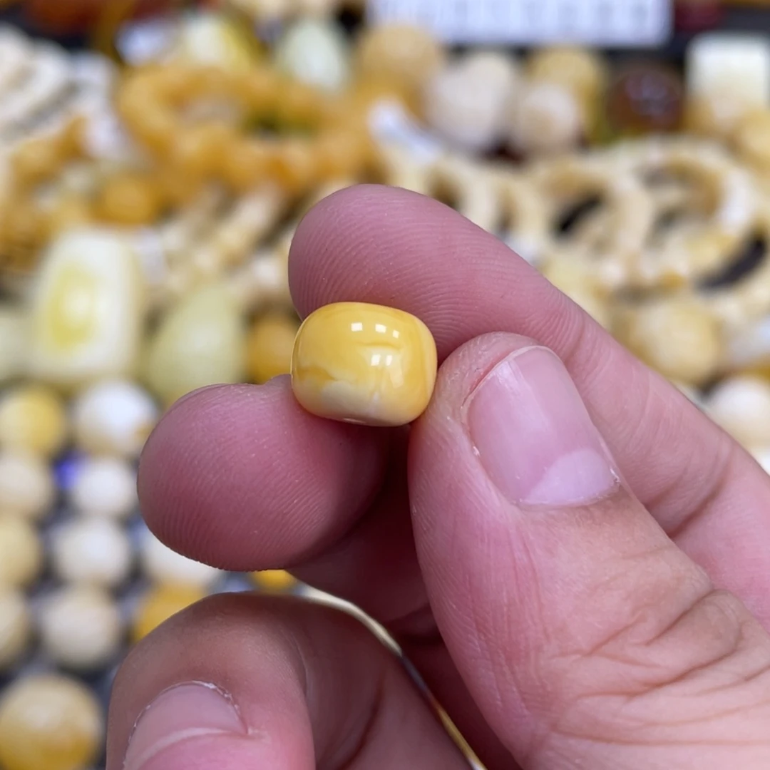 未镶嵌琥珀珠宝奇石10.3*8mm瑕疵福利款