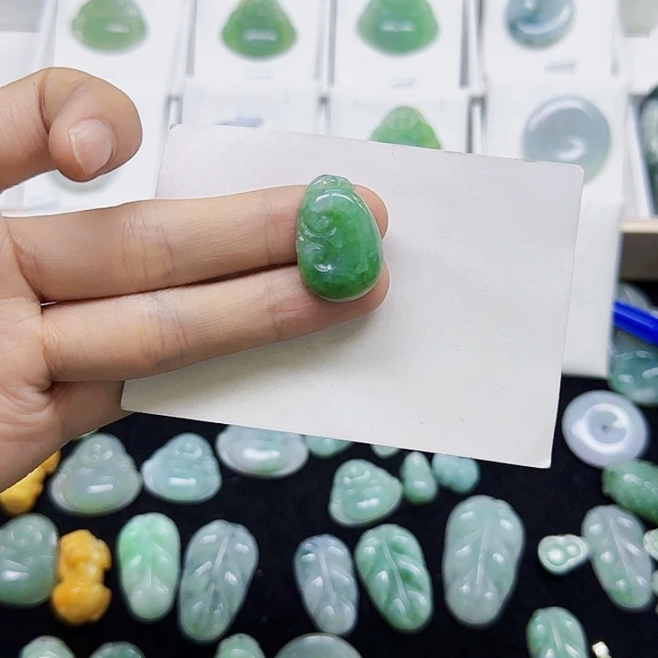 知****翡翠未镶嵌颈饰翡翠