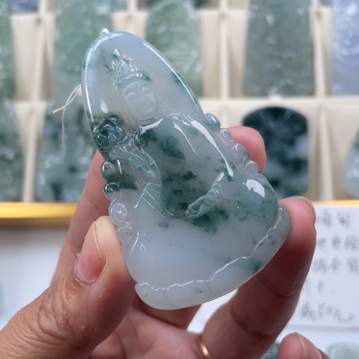 翡翠未镶嵌颈饰观音