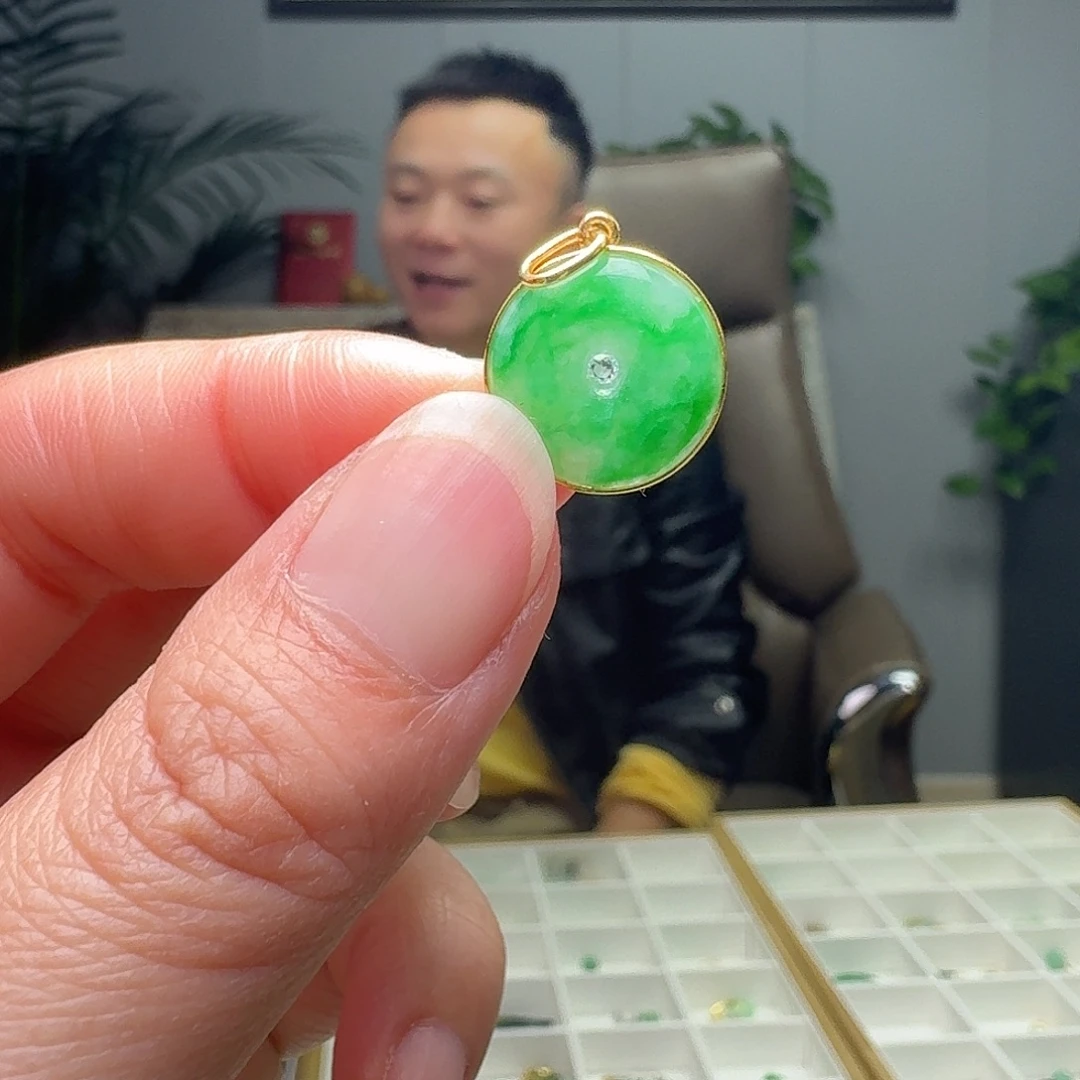 翡翠18K金镶嵌吊坠(不含链)天然