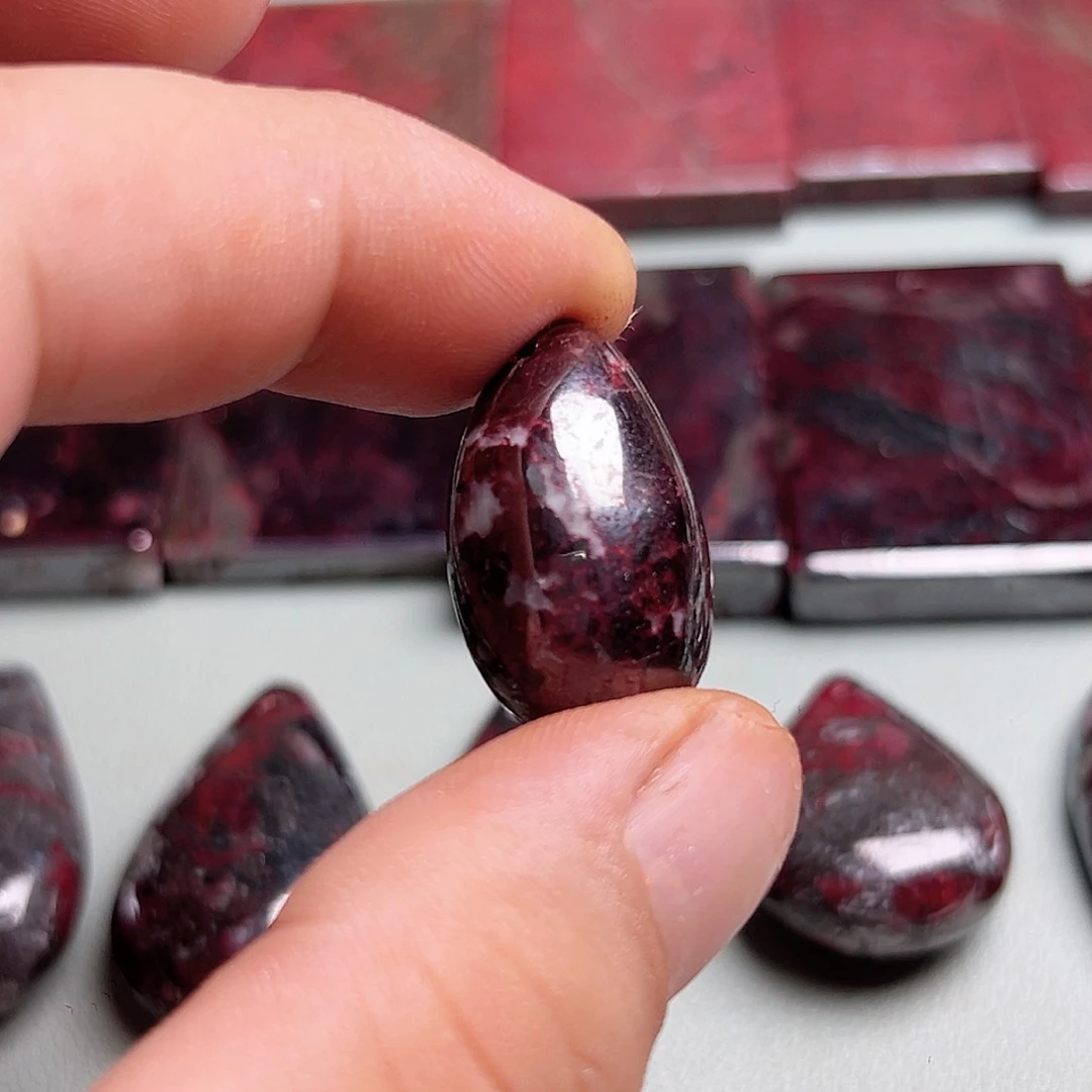 天然朱砂辰石吊坠