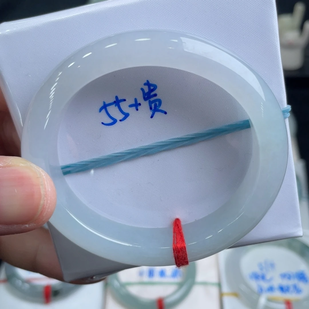 翡翠手镯未镶嵌翡翠手镯