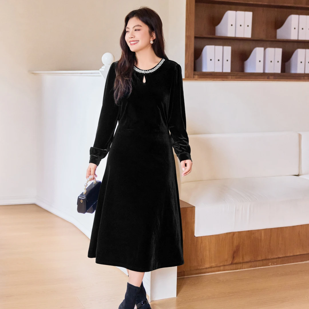 【现货】MsShe大码女装2025优雅镂空钉珠收腰丝绒连衣裙S2510002