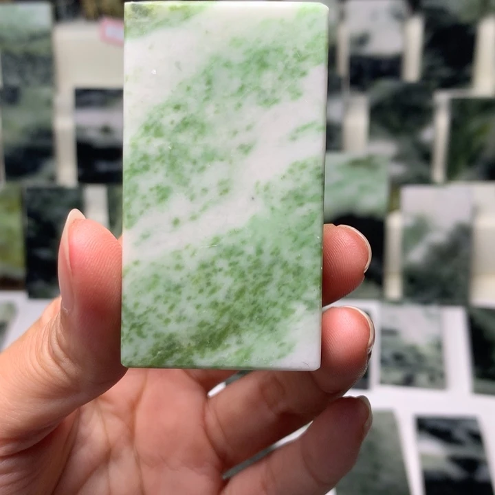 独山玉颈饰未镶嵌