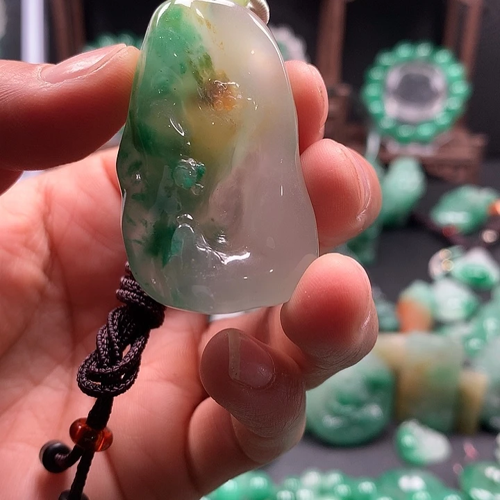 石英质玉未镶嵌颈饰