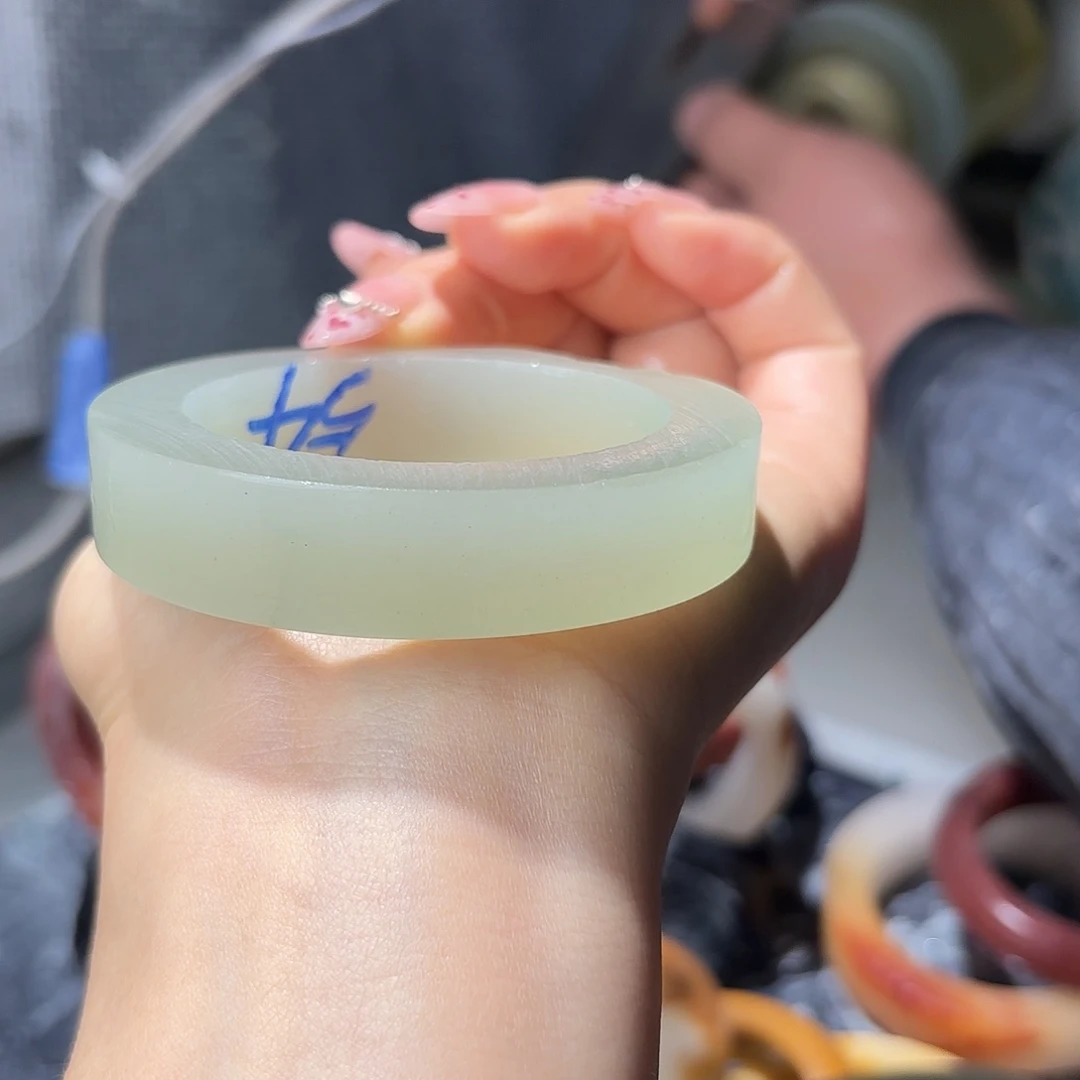 6***.石英质玉未镶嵌手镯