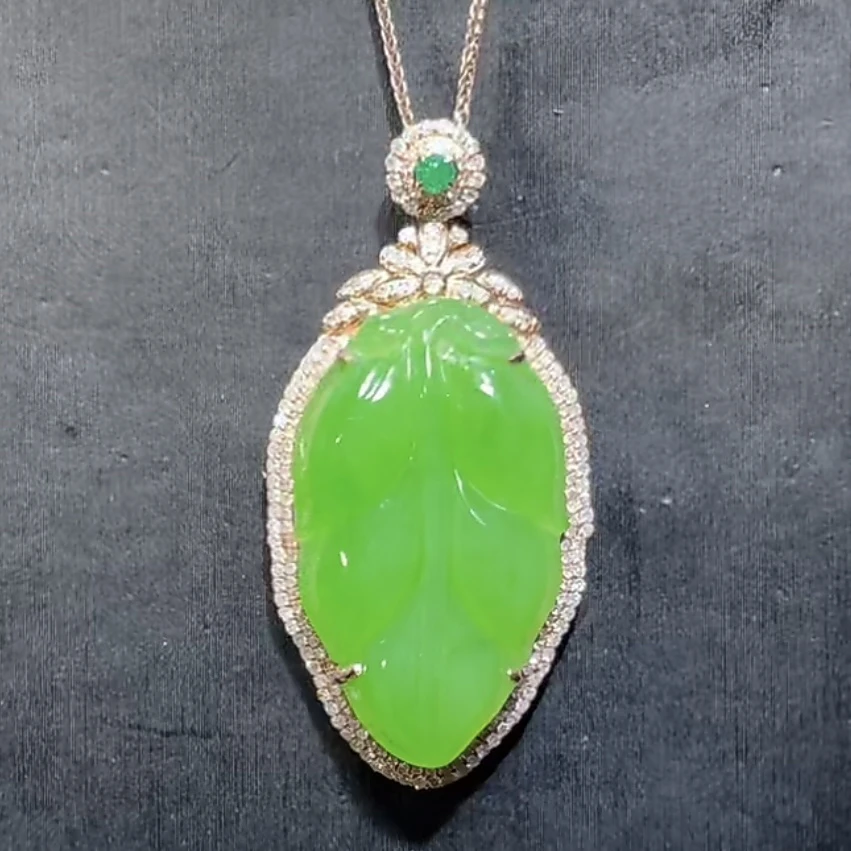 和田玉俄料碧玉苹果绿叶子吊坠18k金镶嵌