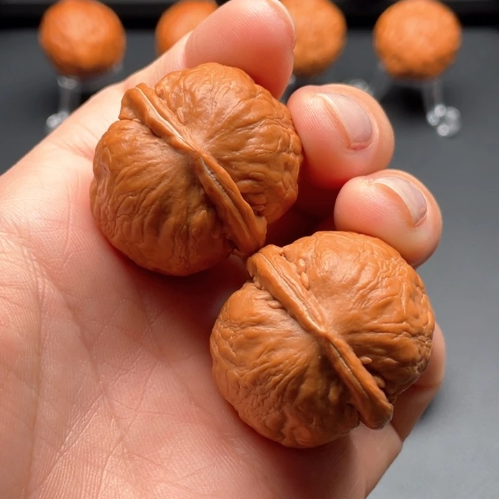 文玩核桃把件龙胆