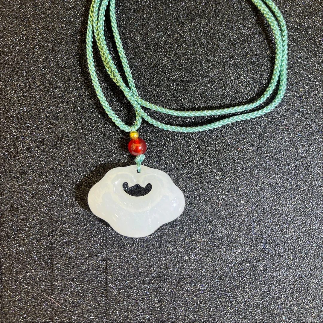 【天总甄选】天山翠石英质玉合金镶嵌吊坠赠绳多样性发货【ZDZ662】