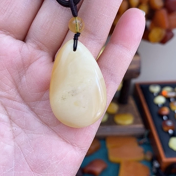 琥珀未镶嵌颈饰水滴