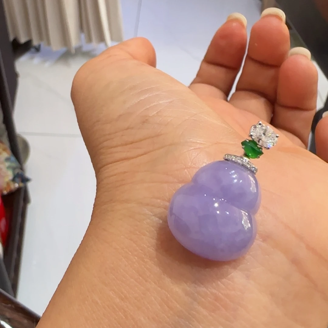 颈饰18K金镶嵌翡翠紫葫芦