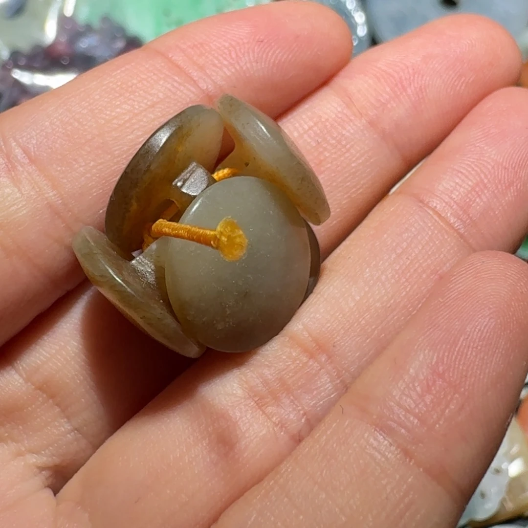 小***爱和田玉未镶嵌颈饰