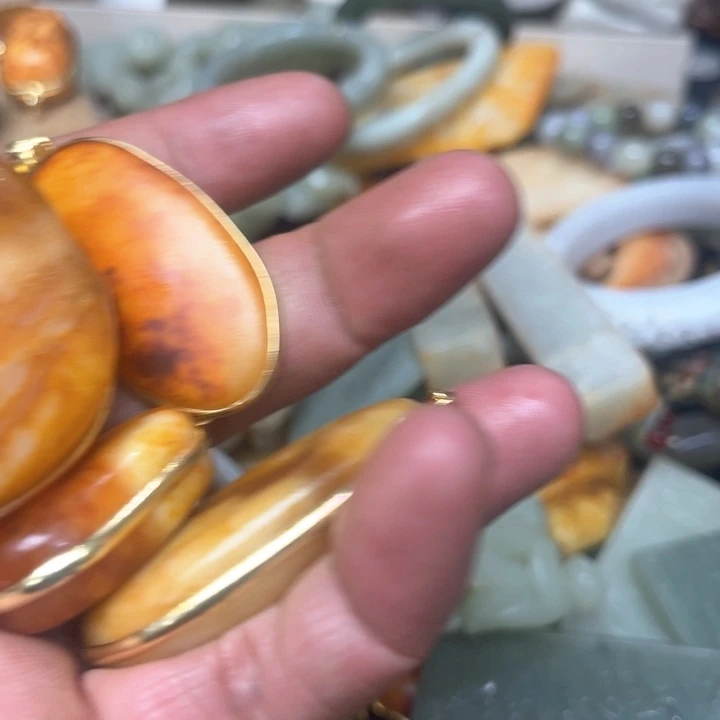 和田玉挂件未镶嵌?**湖