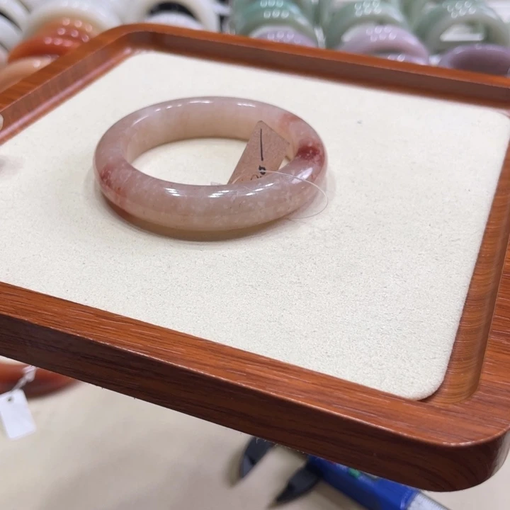 未镶嵌手镯石英质玉