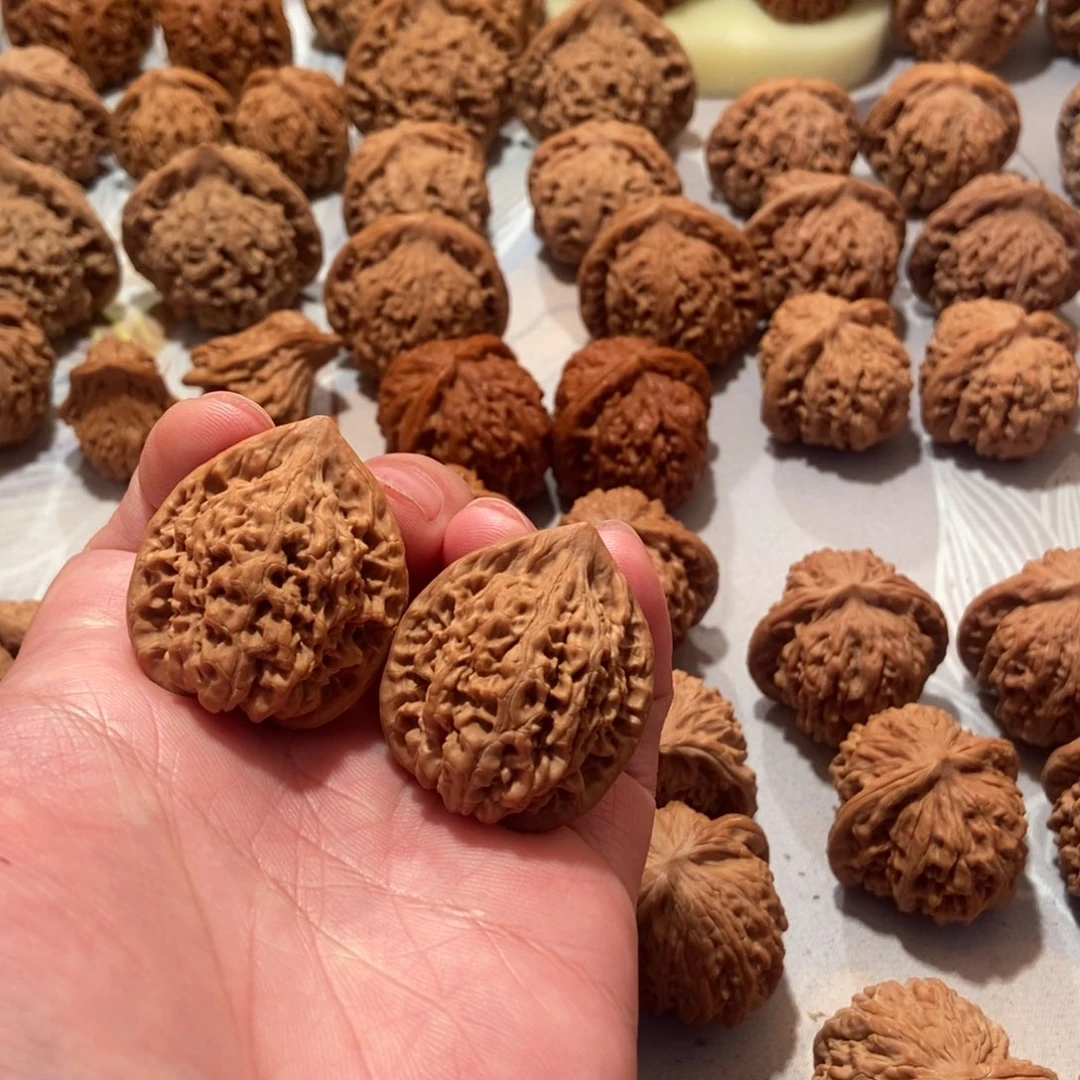 文玩核桃吊坠朱**:官帽