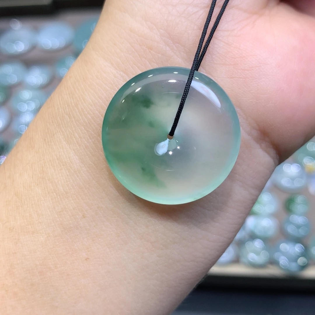 翡翠未镶嵌颈饰26*5.3