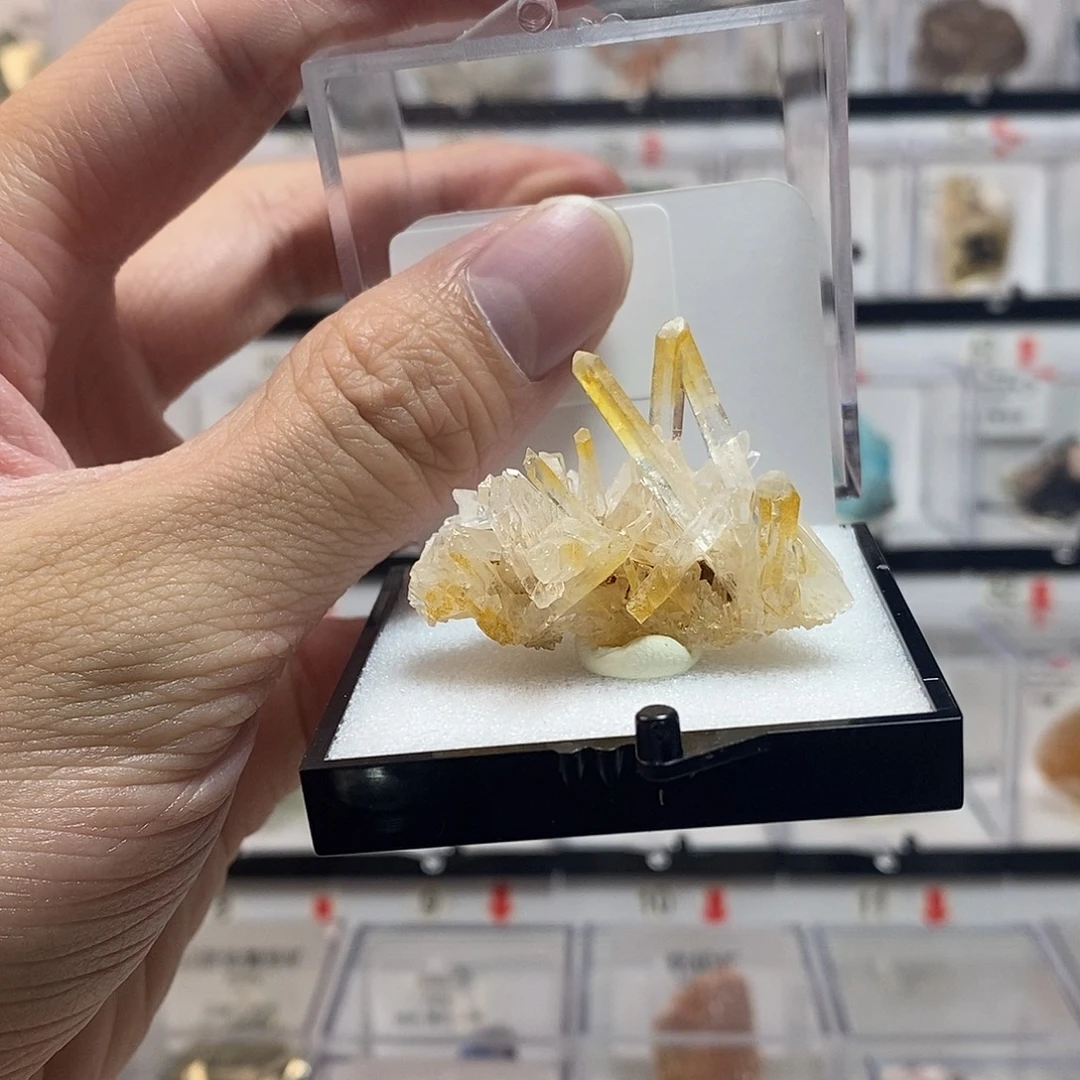 阿***囊石材天然原石矿物标本