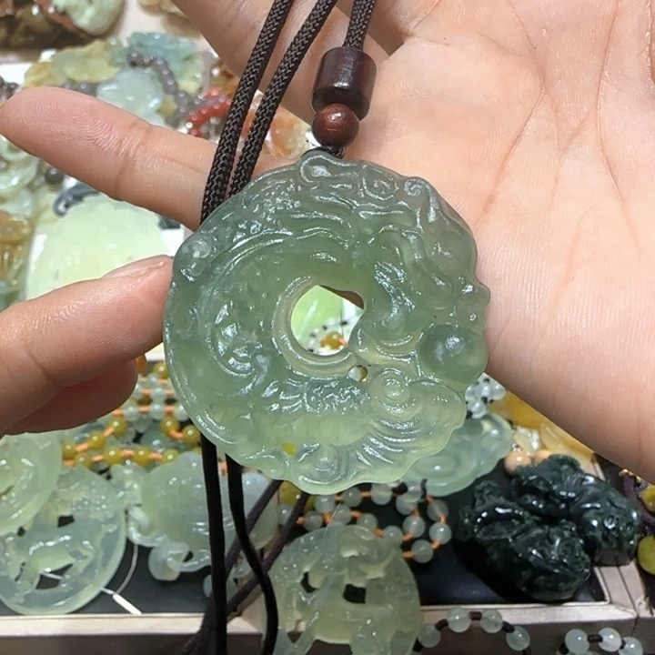 蛇纹石玉未镶嵌吊坠
