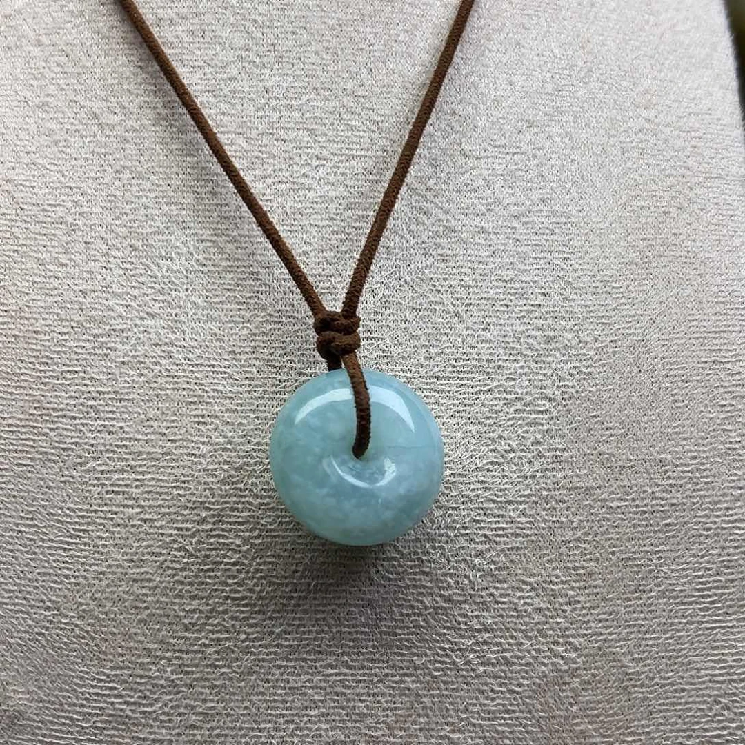 岫玉未镶嵌颈饰天青冻扣子