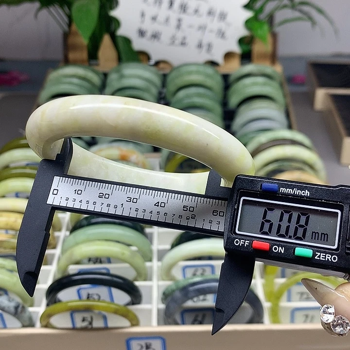 未镶嵌蛇纹石玉手镯65