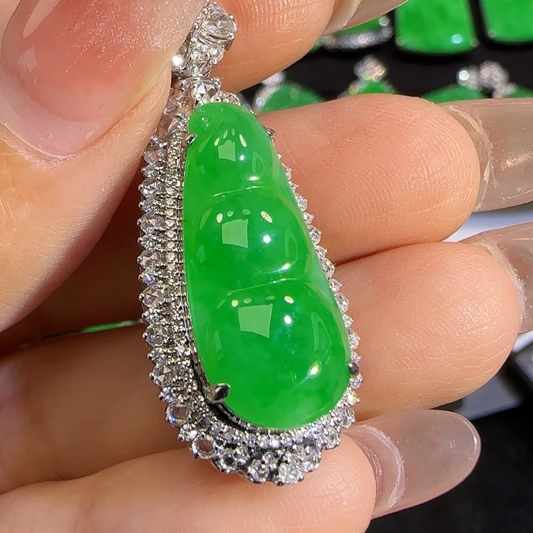 翡翠颈饰18K金镶嵌福豆