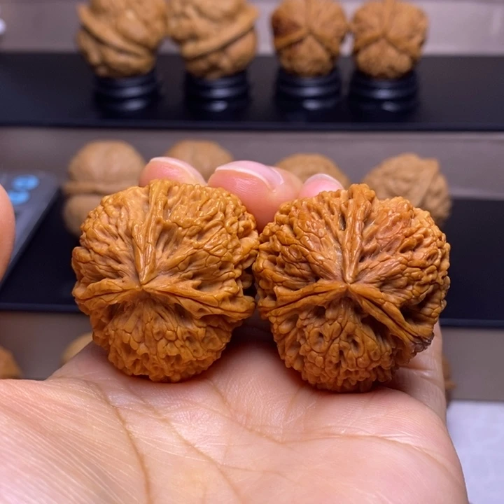 文玩核桃把件盘龙玉凤绣球22