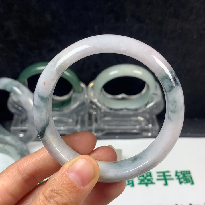 翡翠未镶嵌手镯38号。 57.3圈