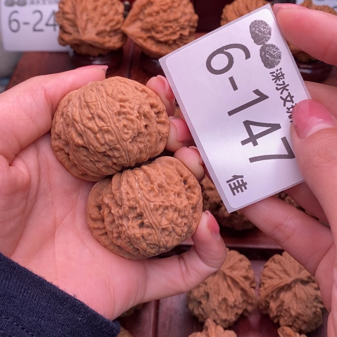 把件文玩核桃43绣球