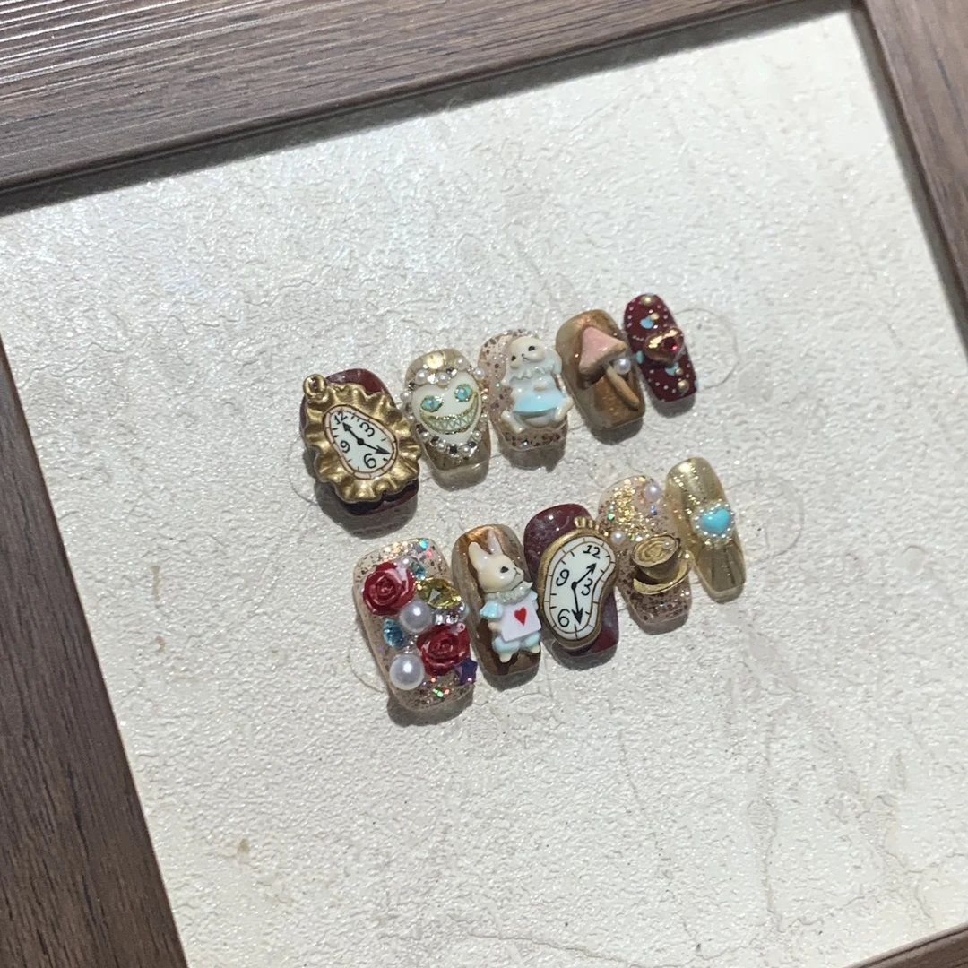 亿哥-【复古原野】-设计师爱丽丝仙境雕花手绘纯手工轻奢穿戴美甲