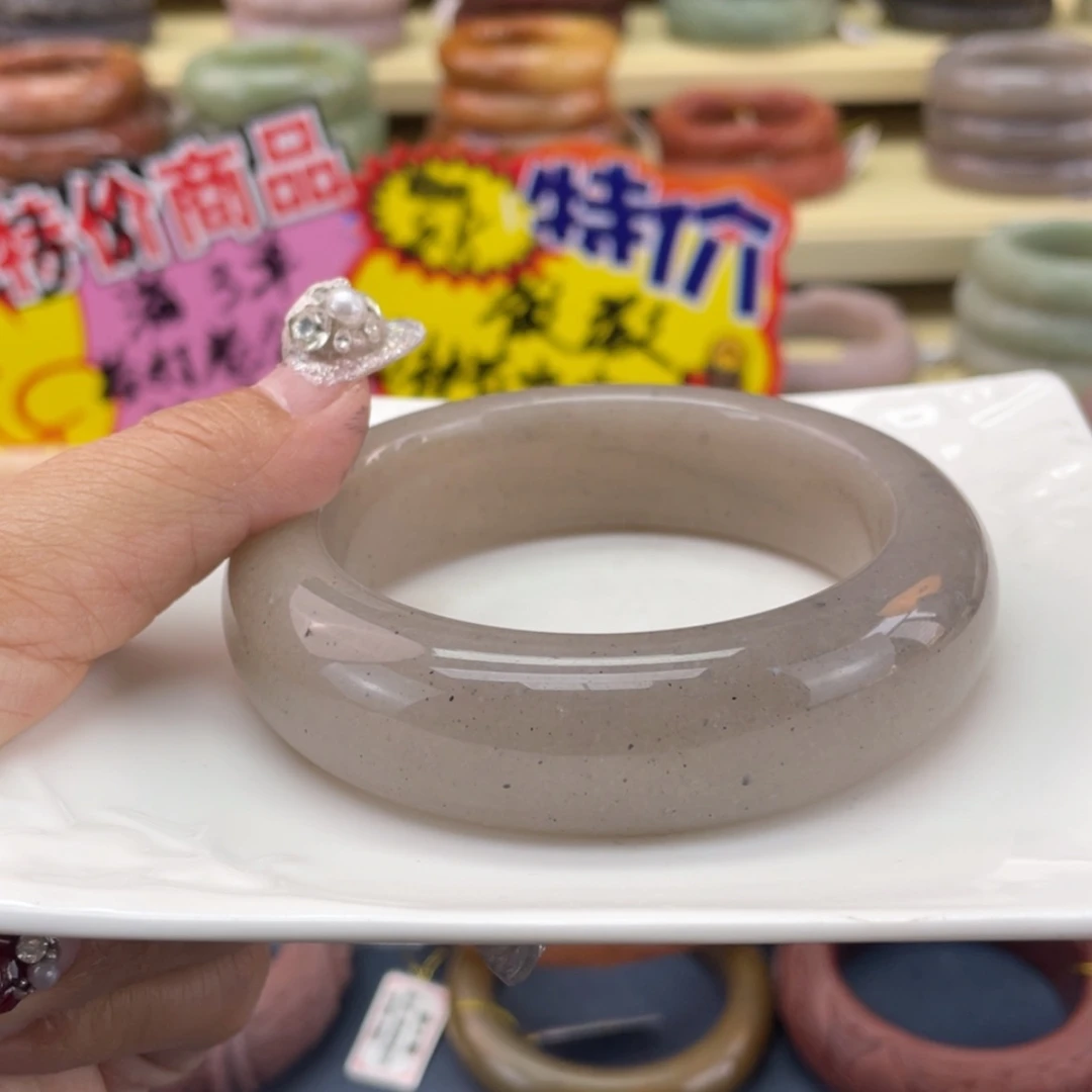 【闪购商品】石英质玉手镯未镶嵌贝*.