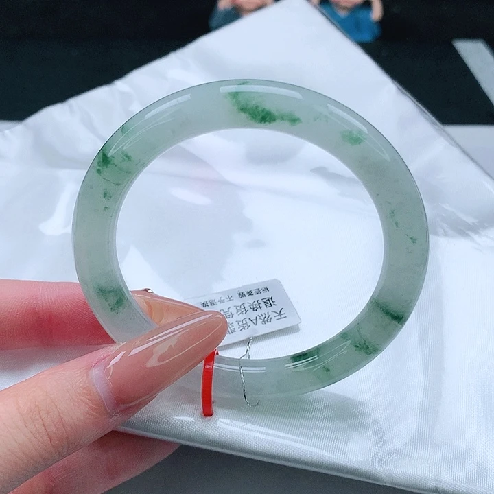 翡翠手镯未镶嵌53圈