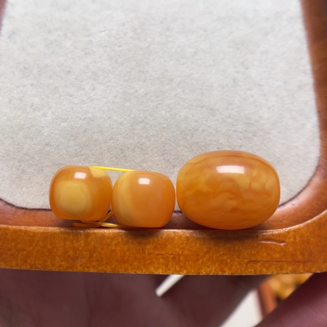 *****蜜蜡未镶嵌裸石蜜蜡定制配饰穿一起