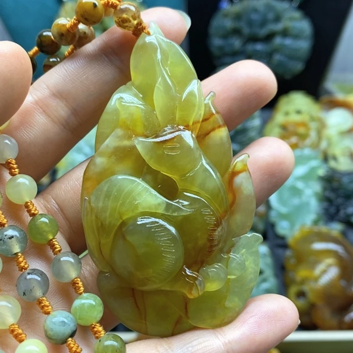 未镶嵌蛇纹石玉挂件