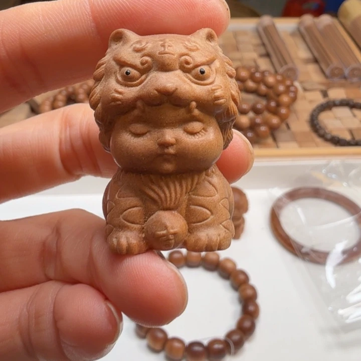 大叶紫檀（黑酸枝木类）虎娃檀香挂件