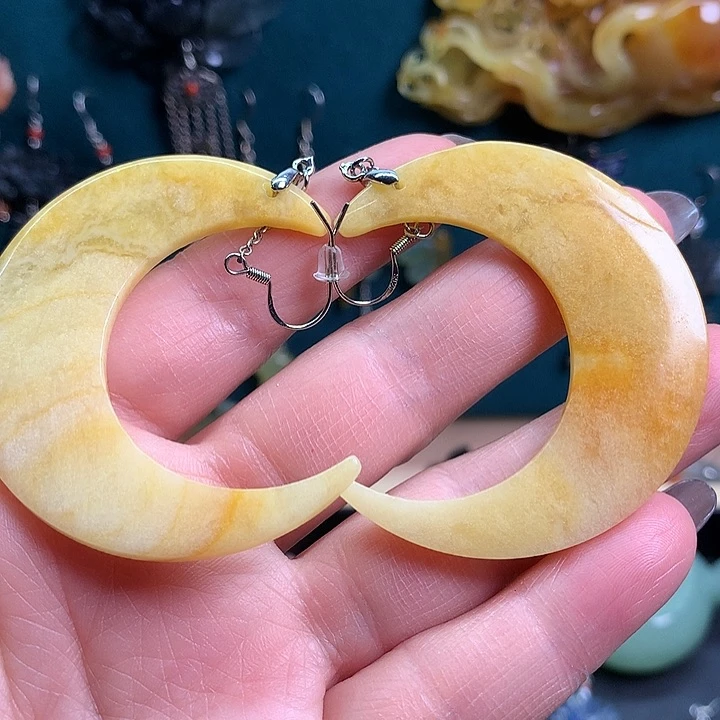 未镶嵌蛇纹石玉耳饰