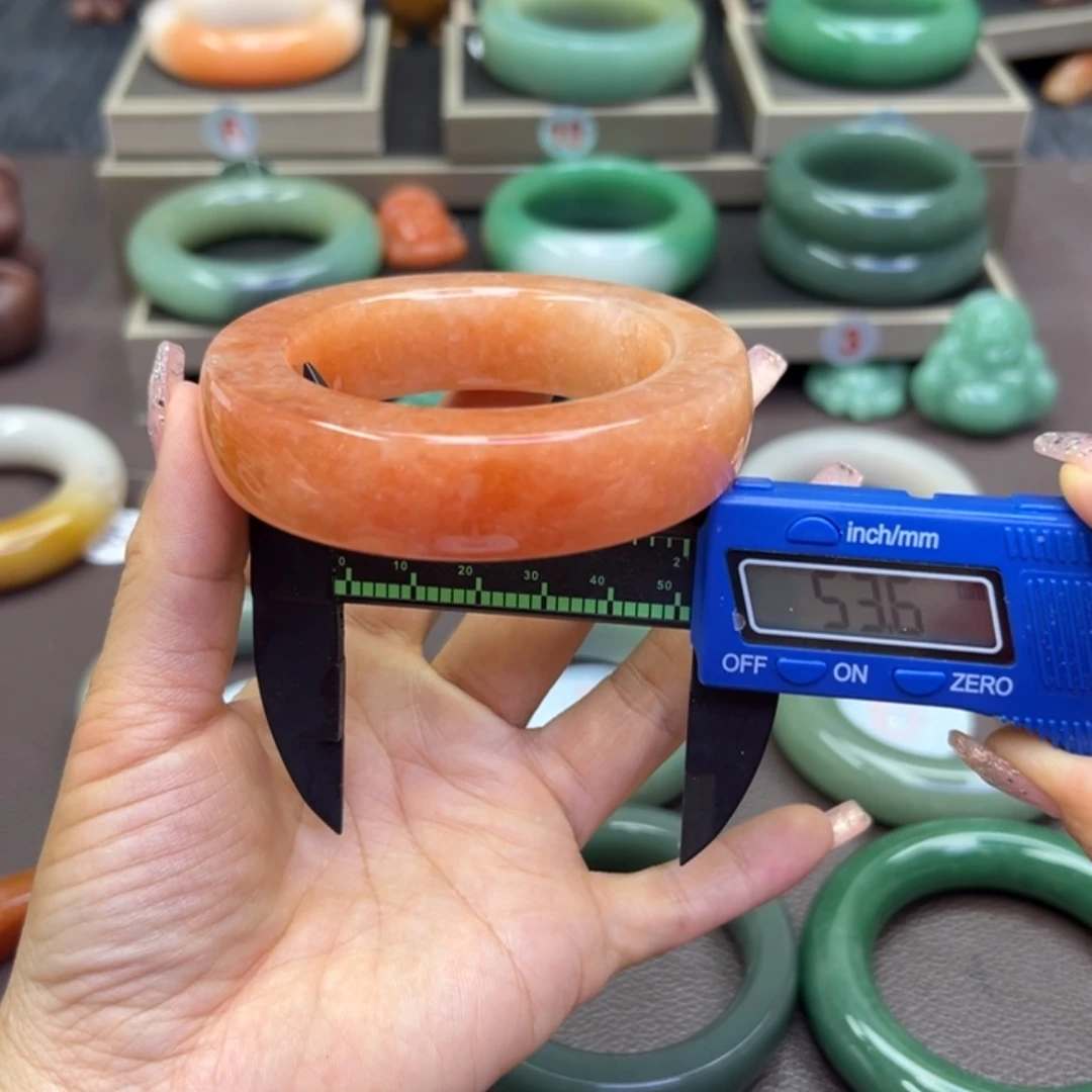 未镶嵌手镯石英岩玉