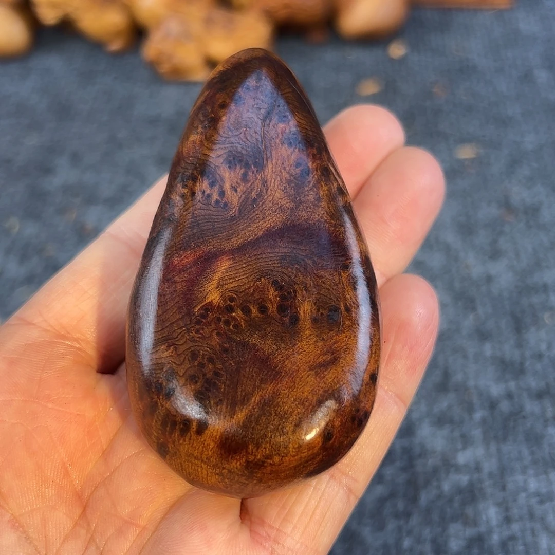 崖柏太行崖柏崖窝根料雷击木，黑金瘤花手把件