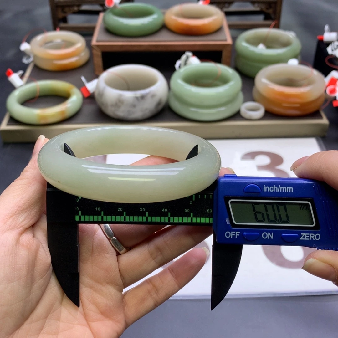 石英质玉未镶嵌手镯