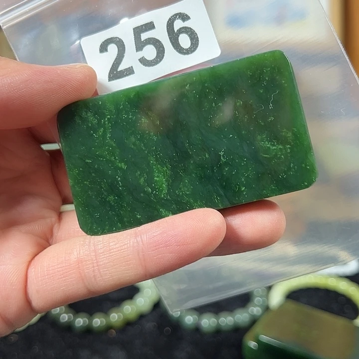 老***画和田玉未镶嵌颈饰