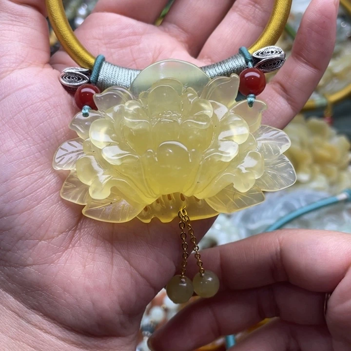 蛇纹石玉吊坠合金小**空