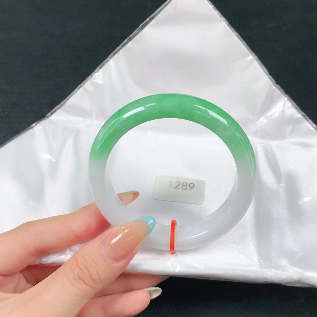 翡翠手镯未镶嵌天然翡翠手镯04