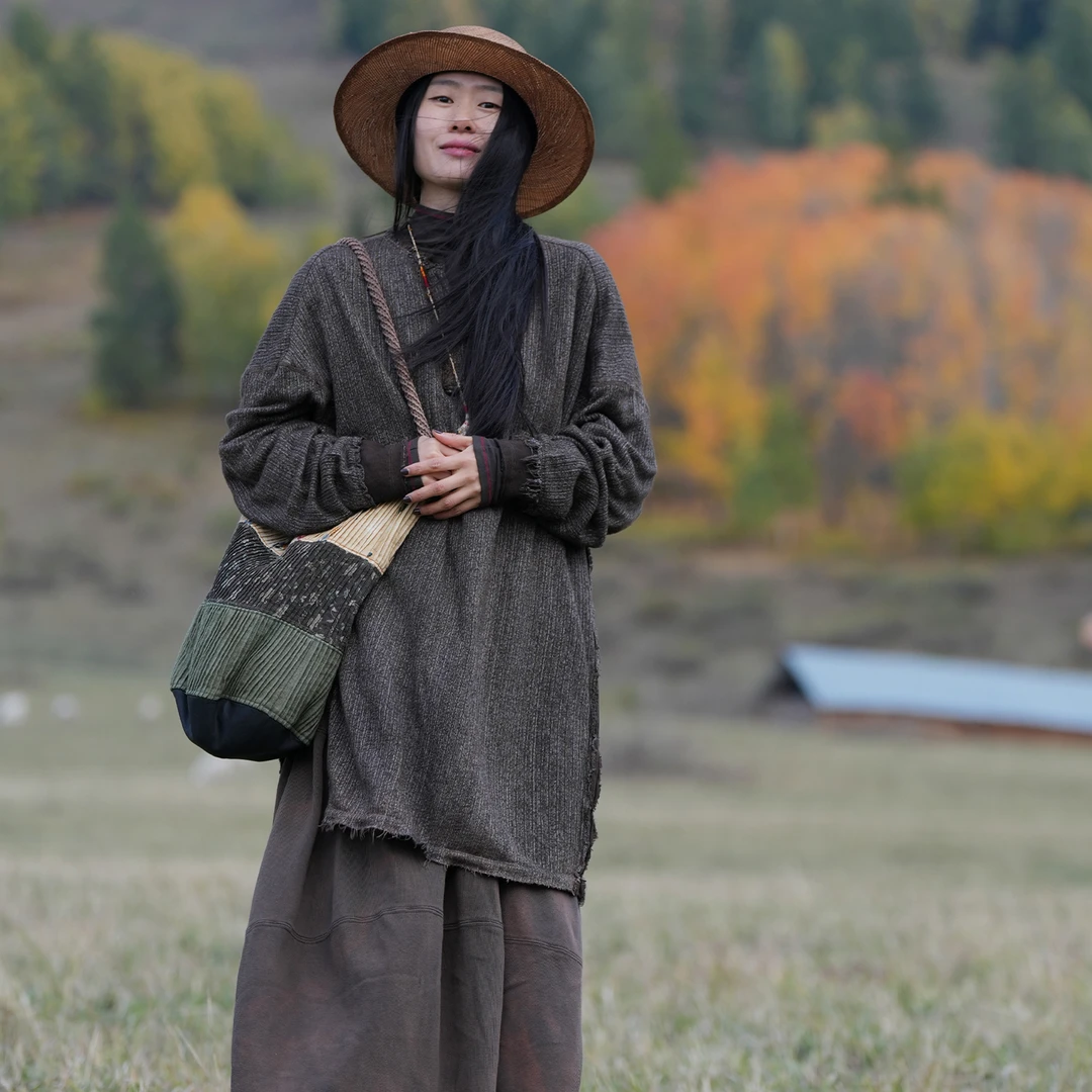 几见 原创设计秋季长袖衬衫T恤长上衣肌理感圆领毛边复古风W53309