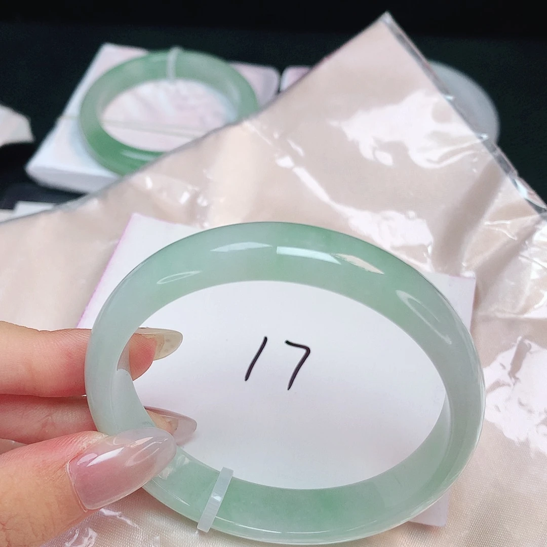 翡翠未镶嵌手镯正圈58.2