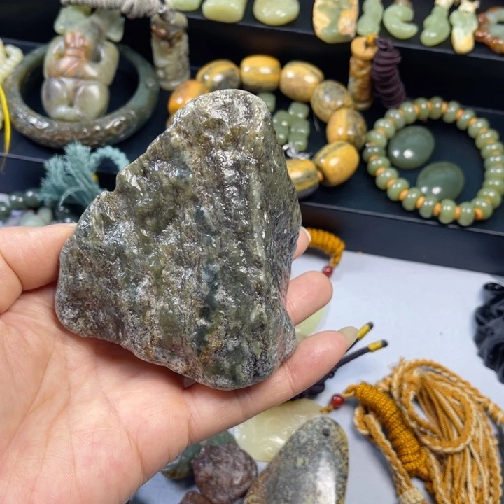 透闪石质玉小摆件未镶嵌