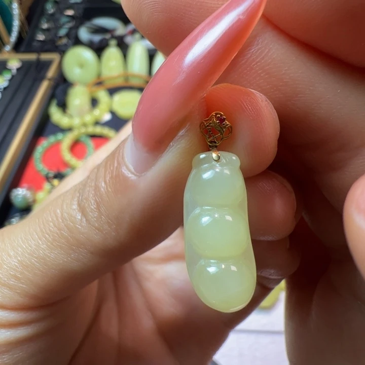 和田玉（黄玉）颈饰18K金镶嵌