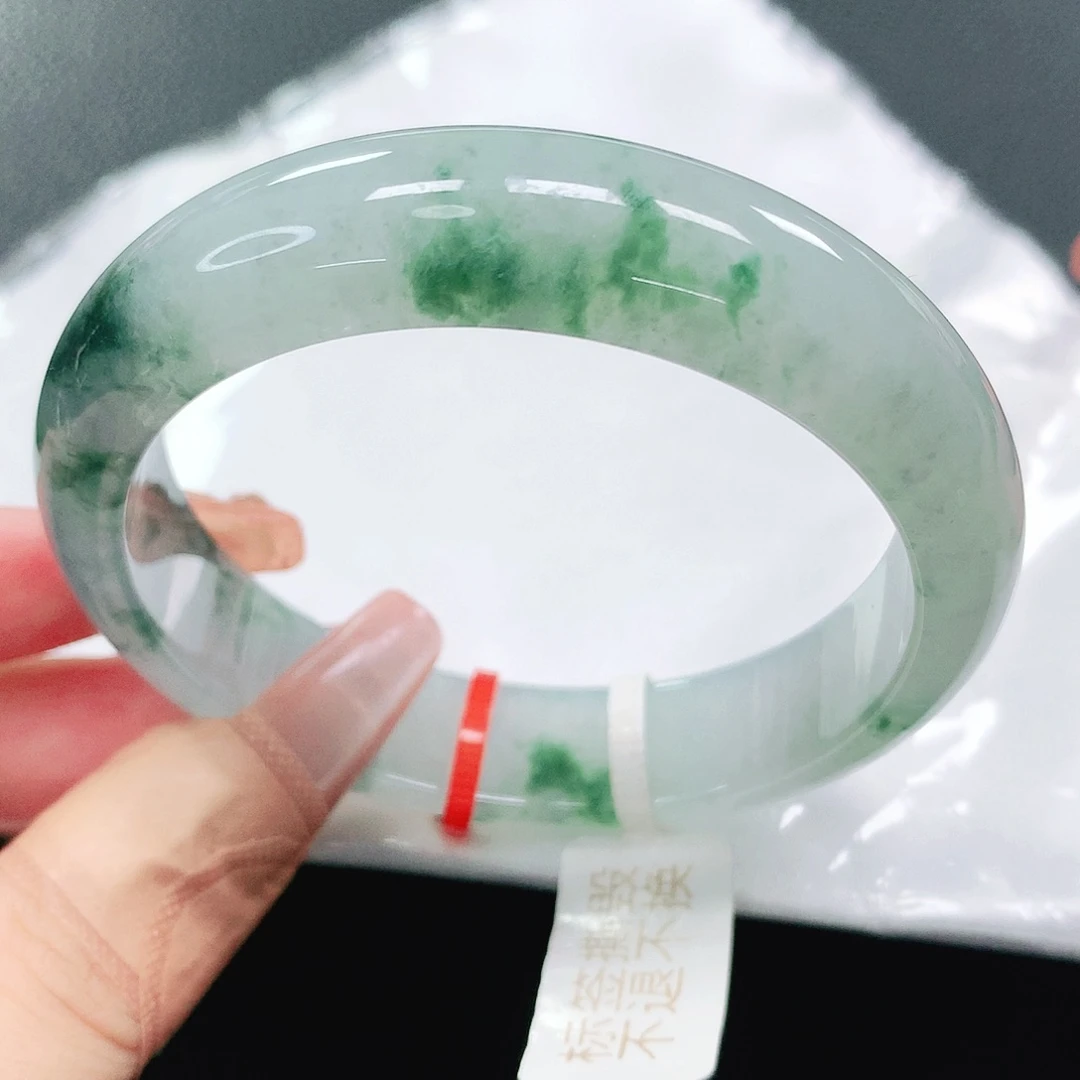 翡翠手镯未镶嵌56圈