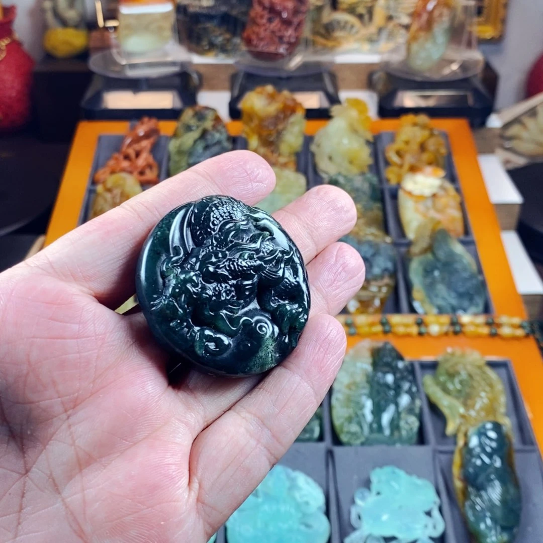 蛇纹石玉颈饰未镶嵌