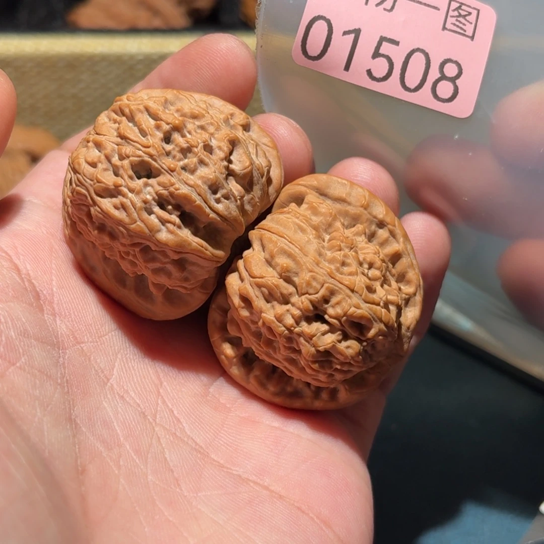 文玩核桃吊坠白狮子